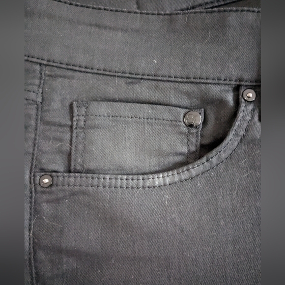 Vintage 2000's, H&M, dark black, a bit strechy, skinny jeans. - Picture 2 of 9